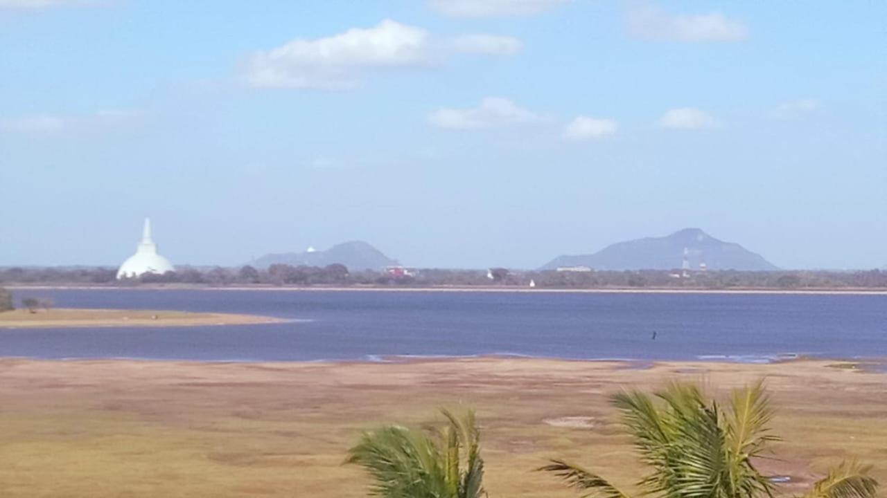 Lake Edge Resort Anuradhapura Exterior photo