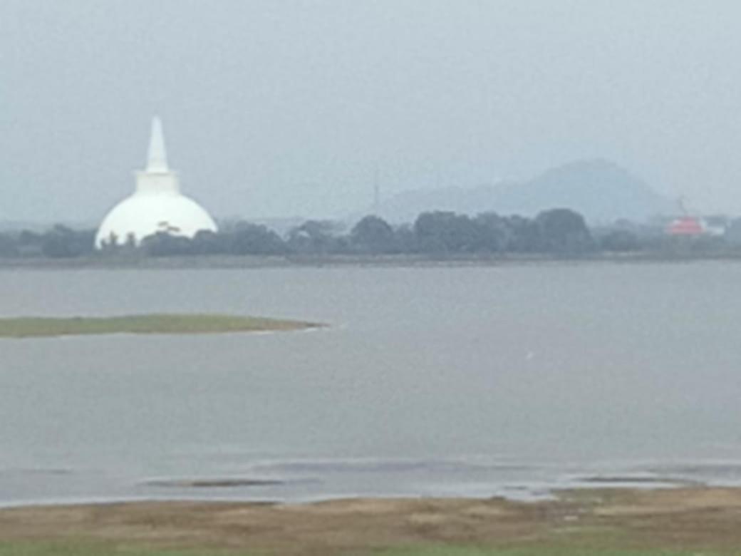 Lake Edge Resort Anuradhapura Exterior photo
