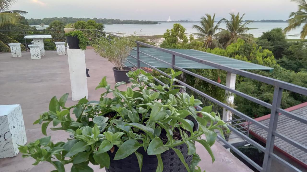 Lake Edge Resort Anuradhapura Exterior photo