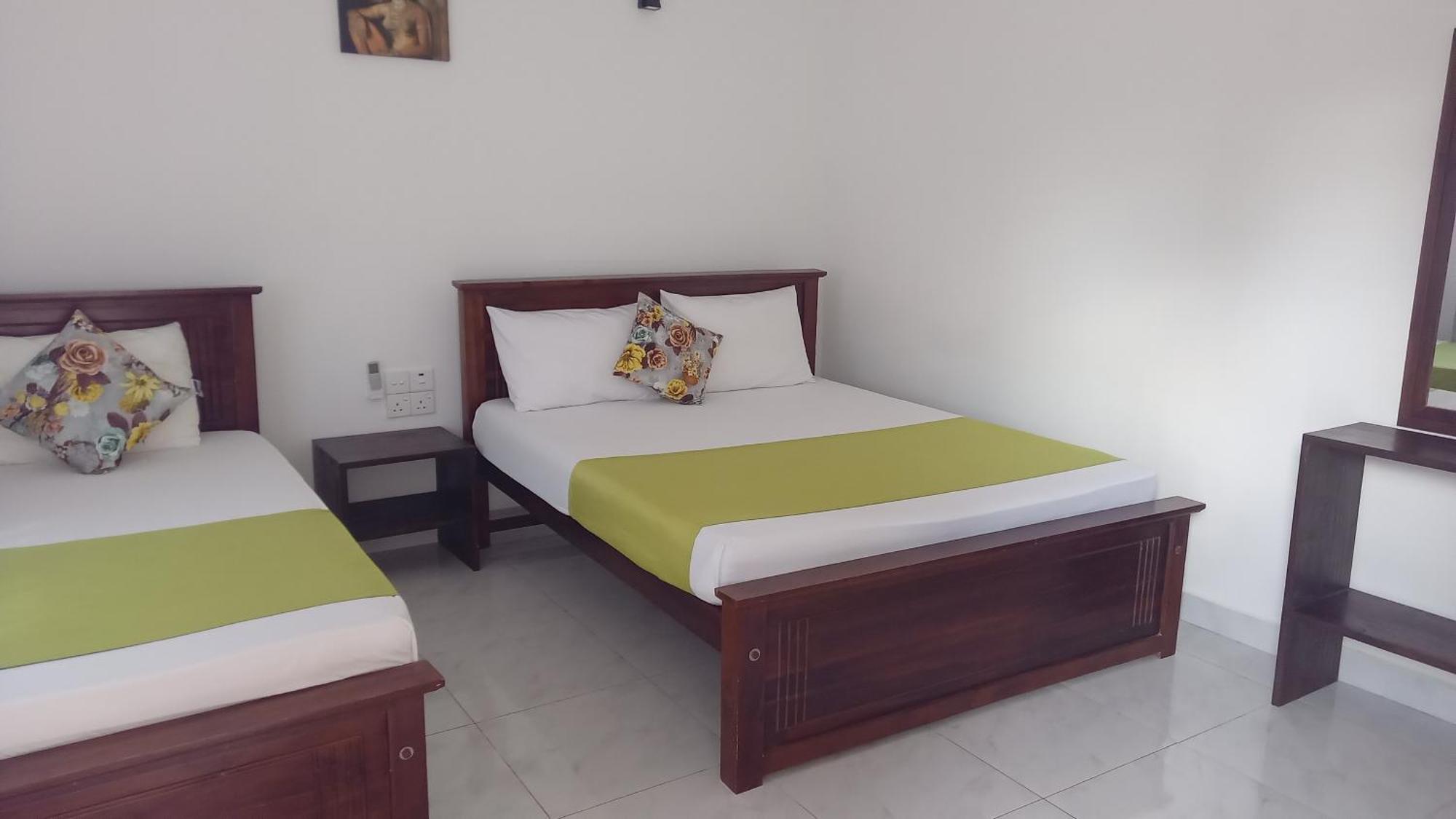 Lake Edge Resort Anuradhapura Exterior photo
