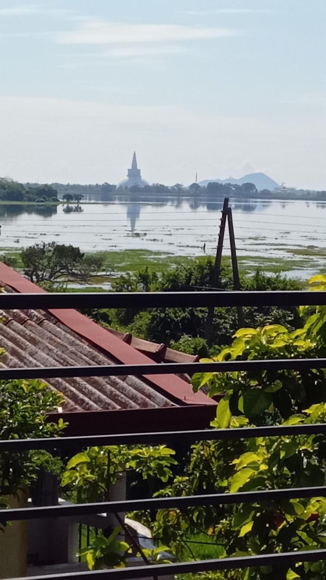 Lake Edge Resort Anuradhapura Exterior photo